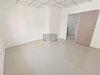 Casa adosada en venta de 4 habitaciones en Krathum Baen, Samut Sakhon