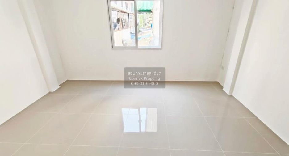 Casa adosada en venta de 4 habitaciones en Krathum Baen, Samut Sakhon