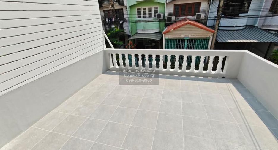 Casa adosada en venta de 4 habitaciones en Krathum Baen, Samut Sakhon