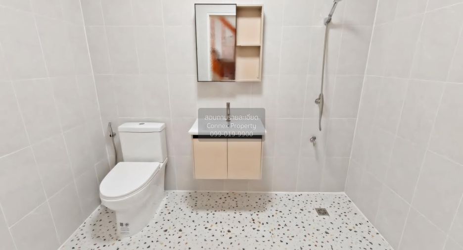 Casa adosada en venta de 5 habitaciones en Krathum Baen, Samut Sakhon