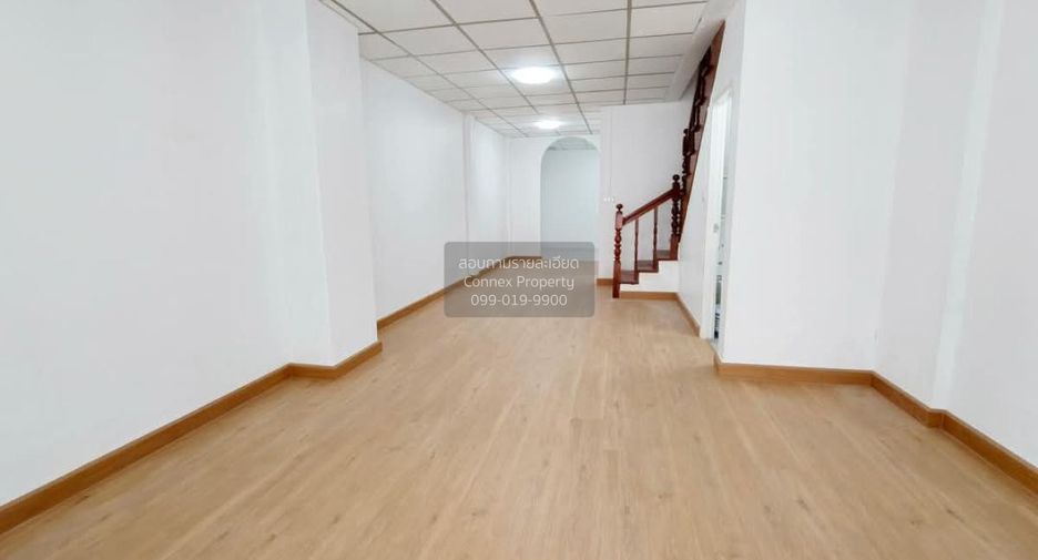 Casa adosada en venta de 5 habitaciones en Krathum Baen, Samut Sakhon