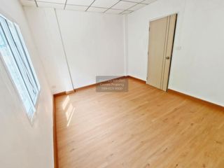Casa adosada en venta de 5 habitaciones en Krathum Baen, Samut Sakhon