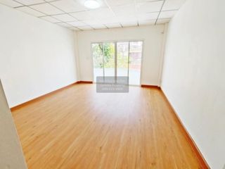 Casa adosada en venta de 5 habitaciones en Krathum Baen, Samut Sakhon