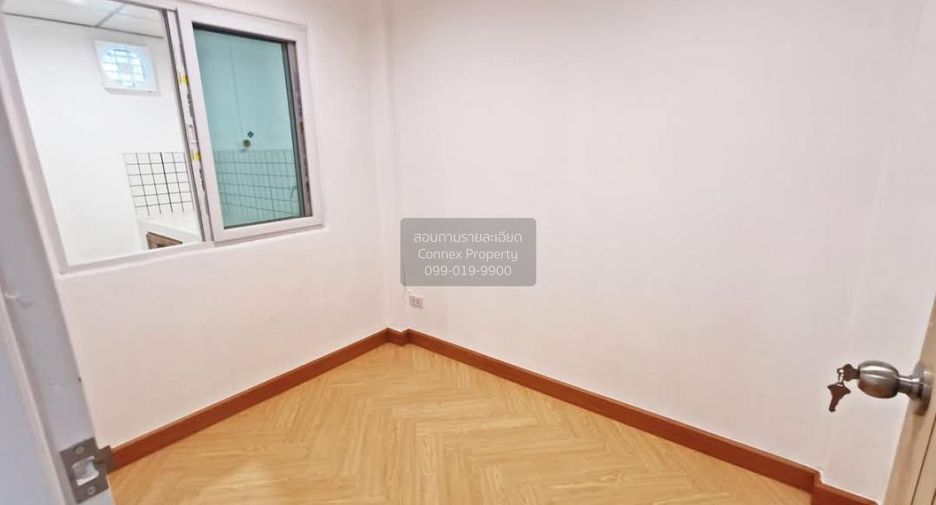 Casa adosada en venta de 5 habitaciones en Krathum Baen, Samut Sakhon