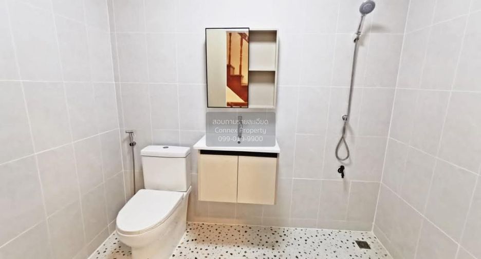 Casa adosada en venta de 5 habitaciones en Krathum Baen, Samut Sakhon