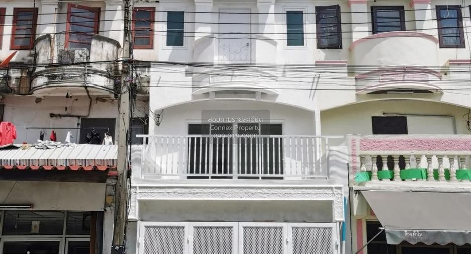 Casa adosada en venta de 5 habitaciones en Krathum Baen, Samut Sakhon