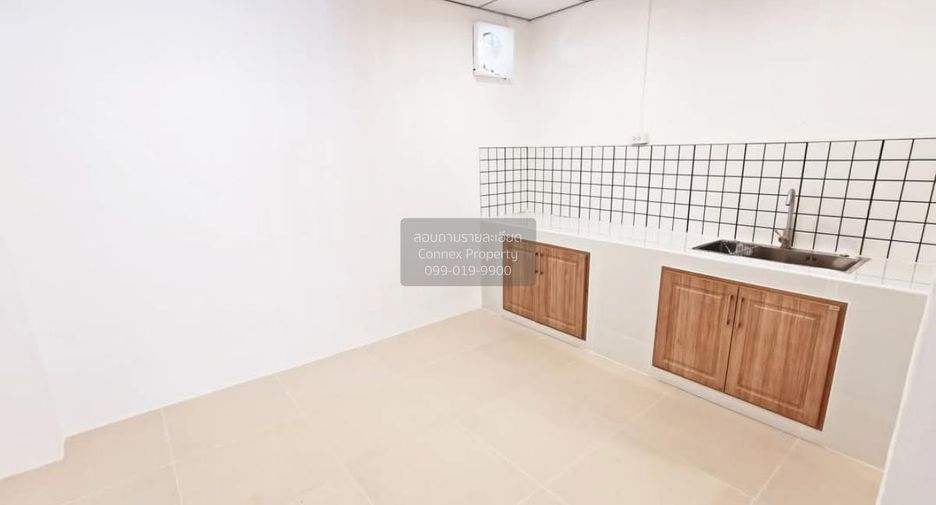 Casa adosada en venta de 5 habitaciones en Krathum Baen, Samut Sakhon