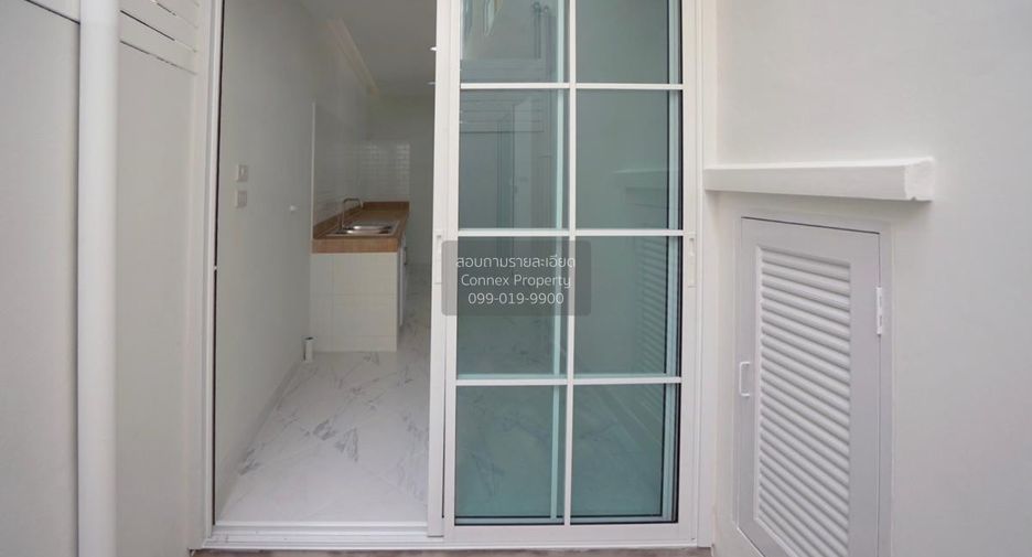 Casa adosada en venta de 3 habitaciones en Bang Yai, Nonthaburi