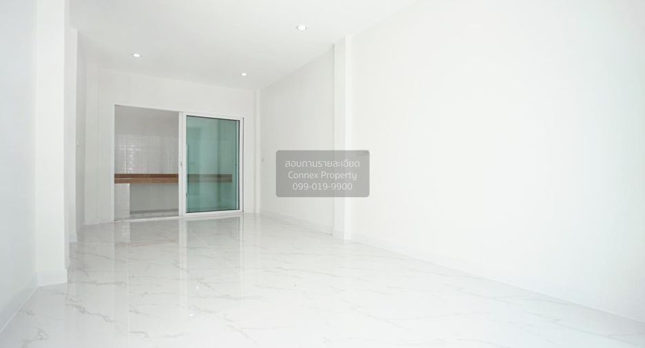 Casa adosada en venta de 3 habitaciones en Bang Yai, Nonthaburi