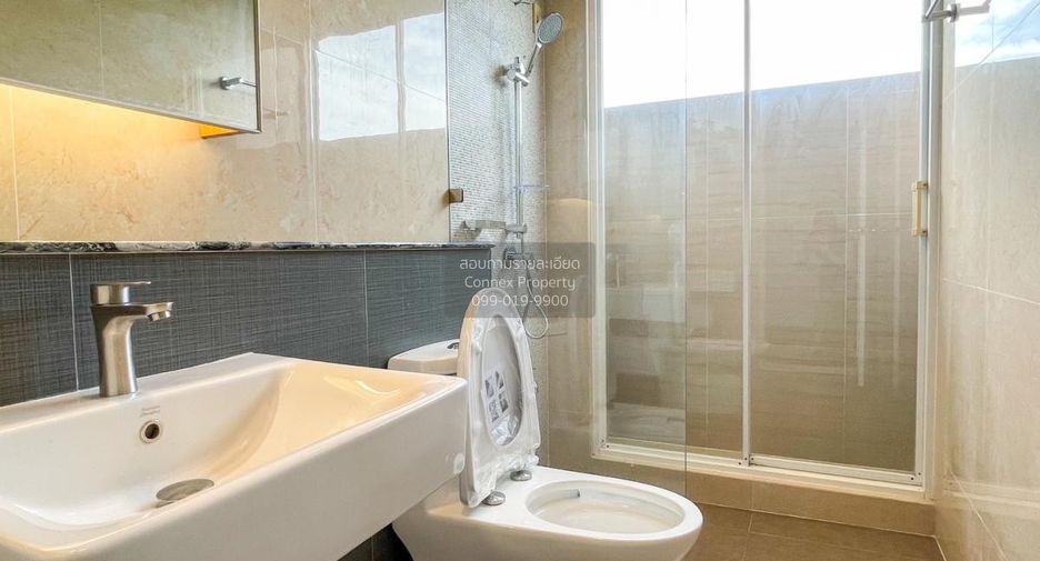 For sale 4 bedrooms townhouse in Mueang Nonthaburi, Nonthaburi