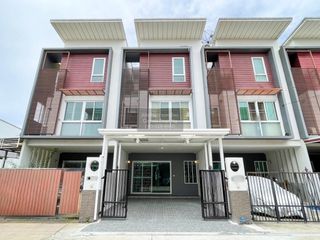For sale 4 bedrooms townhouse in Mueang Nonthaburi, Nonthaburi