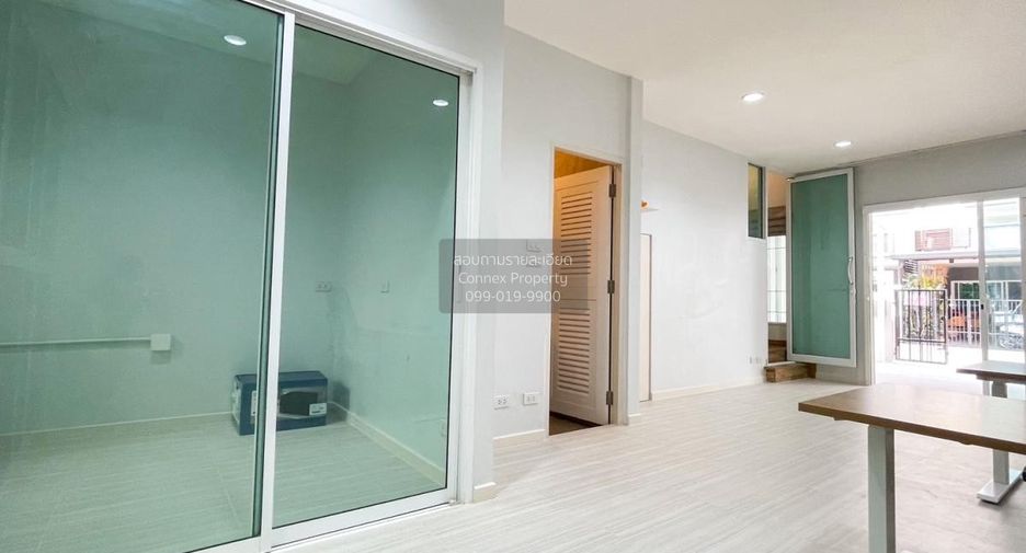 For sale 4 bedrooms townhouse in Mueang Nonthaburi, Nonthaburi
