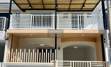 Casa adosada en venta de 5 habitaciones en Bang Bua Thong, Nonthaburi
