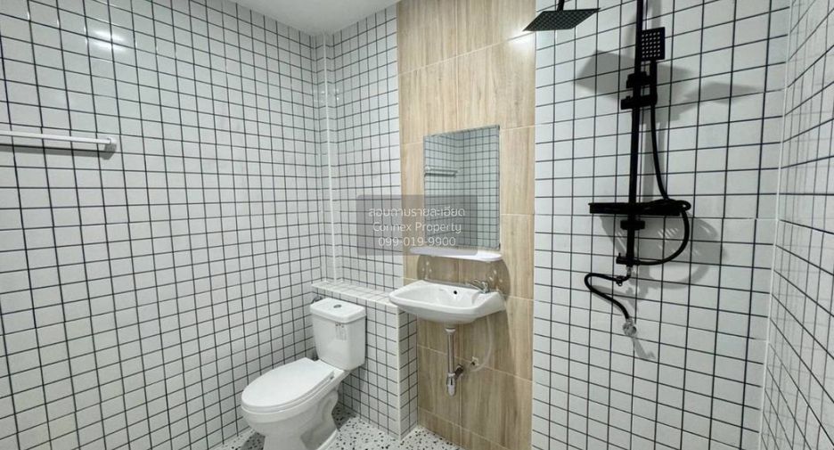 Casa adosada en venta de 5 habitaciones en Bang Bua Thong, Nonthaburi