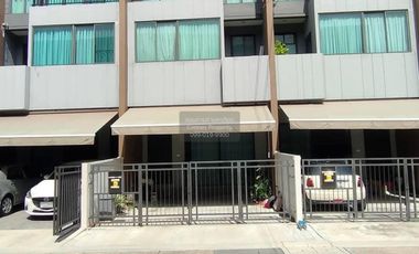 Casa adosada en venta de 3 habitaciones en Prawet, Bangkok