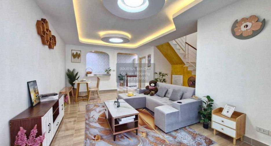 Casa adosada en venta de 3 habitaciones en Min Buri, Bangkok