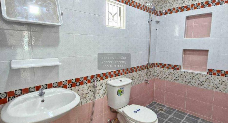 Casa adosada en venta de 3 habitaciones en Min Buri, Bangkok