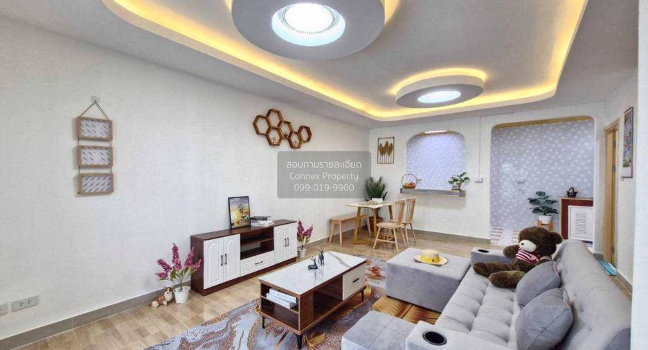 Casa adosada en venta de 3 habitaciones en Min Buri, Bangkok