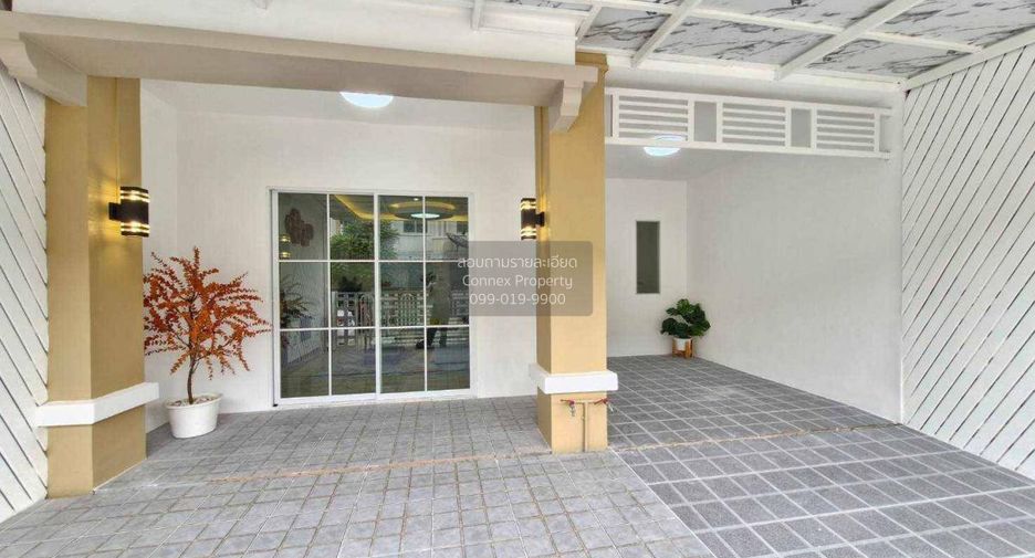 Casa adosada en venta de 3 habitaciones en Min Buri, Bangkok