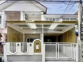 For sale 3 bedrooms townhouse in Mueang Samut Prakan, Samut Prakan
