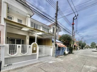 For sale 3 bedrooms townhouse in Mueang Samut Prakan, Samut Prakan