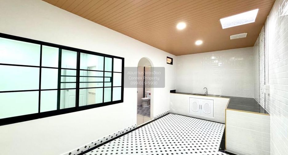 For sale 5 bedrooms townhouse in Thanyaburi, Pathum Thani
