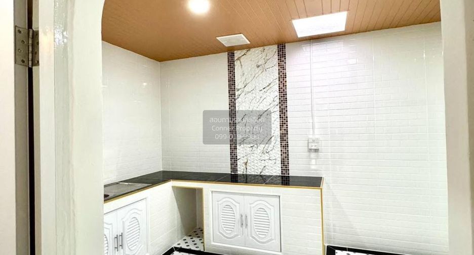 For sale 5 bedrooms townhouse in Thanyaburi, Pathum Thani