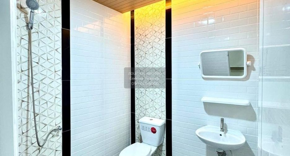 For sale 5 bedrooms townhouse in Thanyaburi, Pathum Thani
