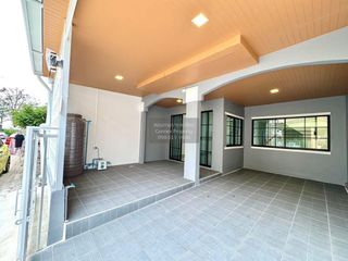 For sale 5 bedrooms townhouse in Thanyaburi, Pathum Thani