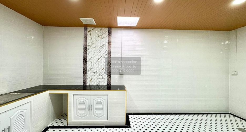 For sale 5 bedrooms townhouse in Thanyaburi, Pathum Thani