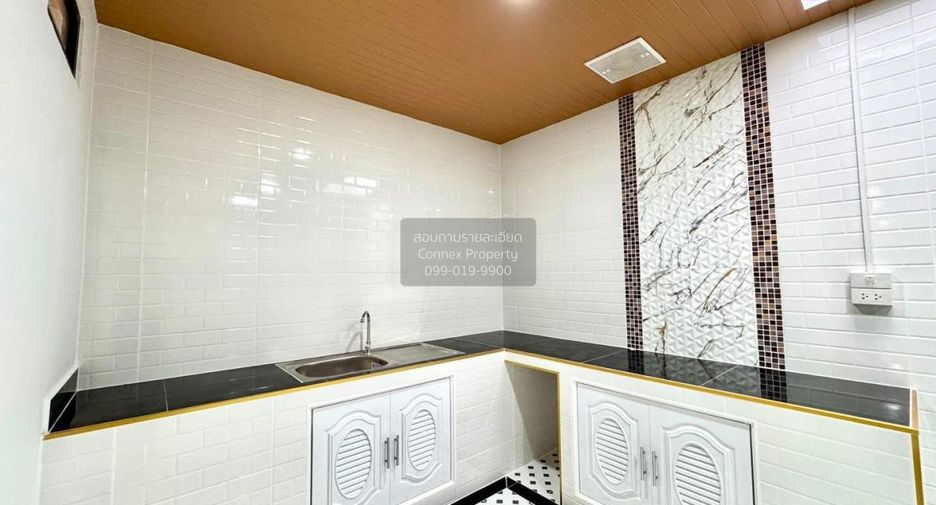 For sale 5 bedrooms townhouse in Thanyaburi, Pathum Thani