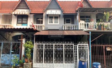 Reihenhaus zum Kauf mit 2 Zimmer in Phra Khanong, Bangkok
