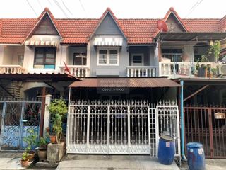 À vendre 2 chambres maison de ville à Phra Khanong, Bangkok