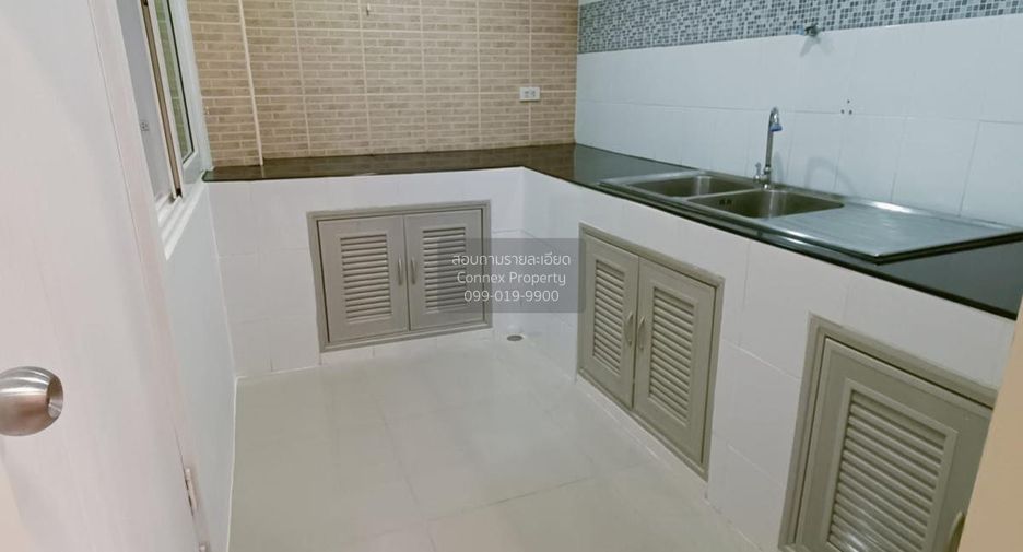 Casa adosada en venta de 4 habitaciones en Mueang Samut Sakhon, Samut Sakhon