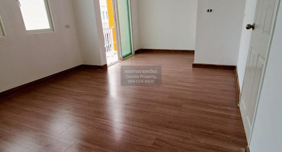 Casa adosada en venta de 4 habitaciones en Mueang Samut Sakhon, Samut Sakhon