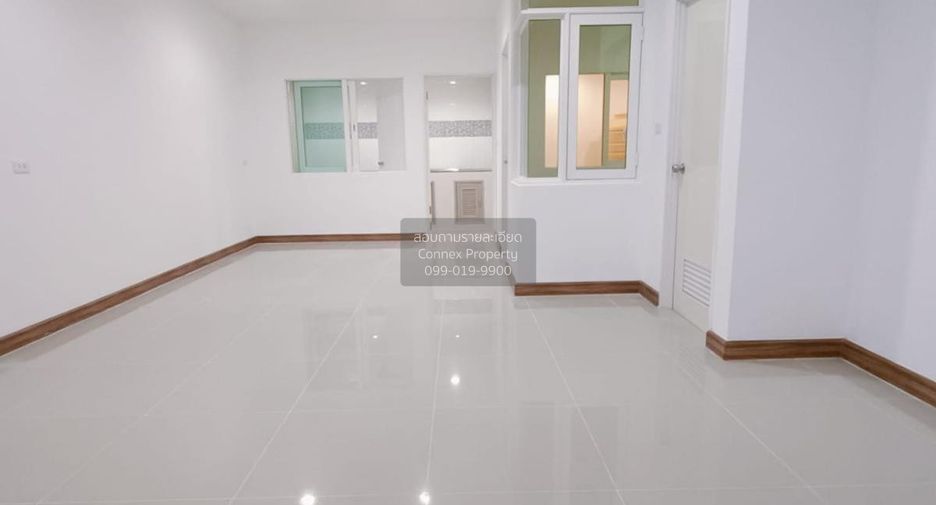 Casa adosada en venta de 4 habitaciones en Mueang Samut Sakhon, Samut Sakhon