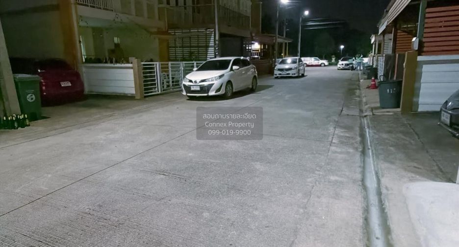 Casa adosada en venta de 4 habitaciones en Mueang Samut Sakhon, Samut Sakhon