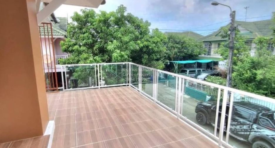Casa adosada en venta de 3 habitaciones en Bang Bua Thong, Nonthaburi