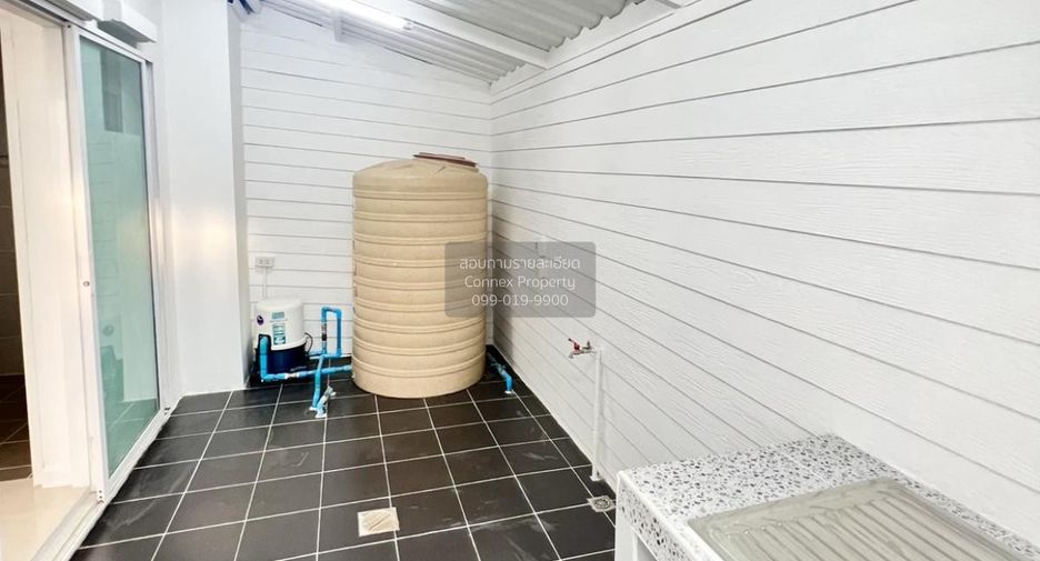 For sale 3 bedrooms townhouse in Bang Khun Thian, Bangkok