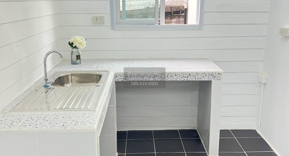For sale 3 bedrooms townhouse in Bang Khun Thian, Bangkok