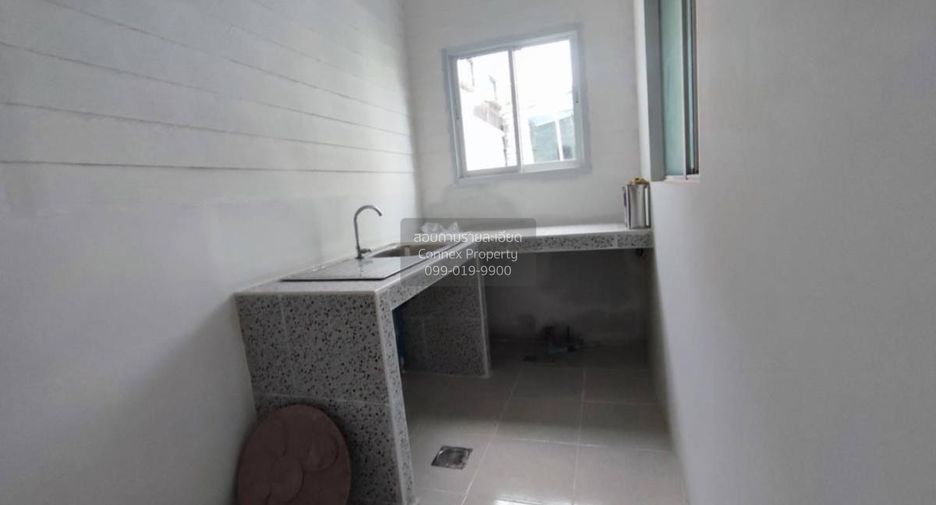 For sale 3 bedrooms townhouse in Bang Khun Thian, Bangkok