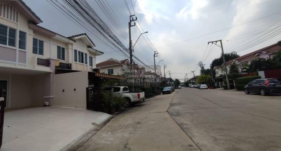 Casa adosada en venta de 3 habitaciones en Bang Khun Thian, Bangkok