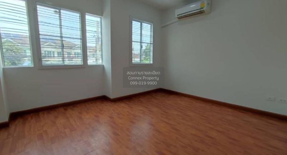Casa adosada en venta de 3 habitaciones en Bang Khun Thian, Bangkok