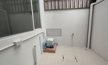 Casa adosada en venta de 3 habitaciones en Bang Khun Thian, Bangkok