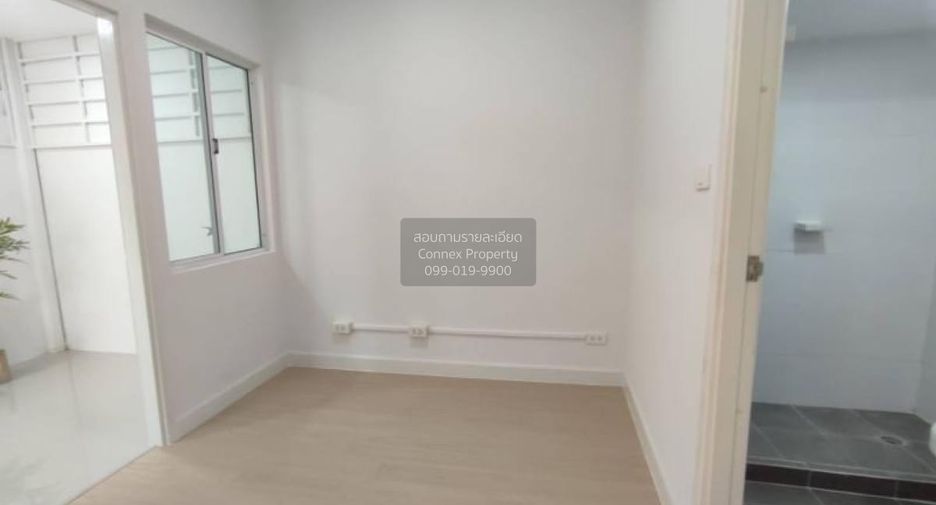 Casa adosada en venta de 3 habitaciones en Bang Khun Thian, Bangkok