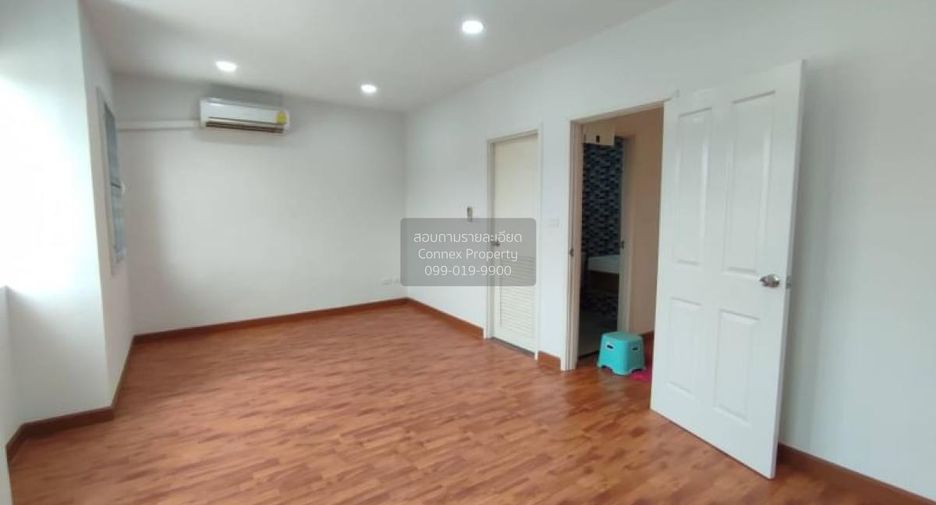Casa adosada en venta de 3 habitaciones en Bang Khun Thian, Bangkok