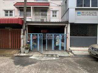 For sale 3 bedrooms townhouse in Phutthamonthon, Nakhon Pathom