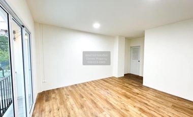 For sale 5 bedrooms townhouse in Nong Khaem, Bangkok