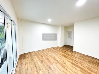 Casa adosada en venta de 5 habitaciones en Nong Khaem, Bangkok