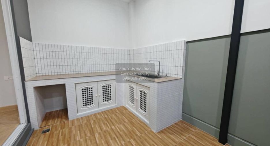 For sale 2 bedrooms townhouse in Mueang Samut Prakan, Samut Prakan